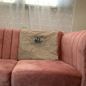 An true New England original. Classic storage bag for your Brahmin bag.